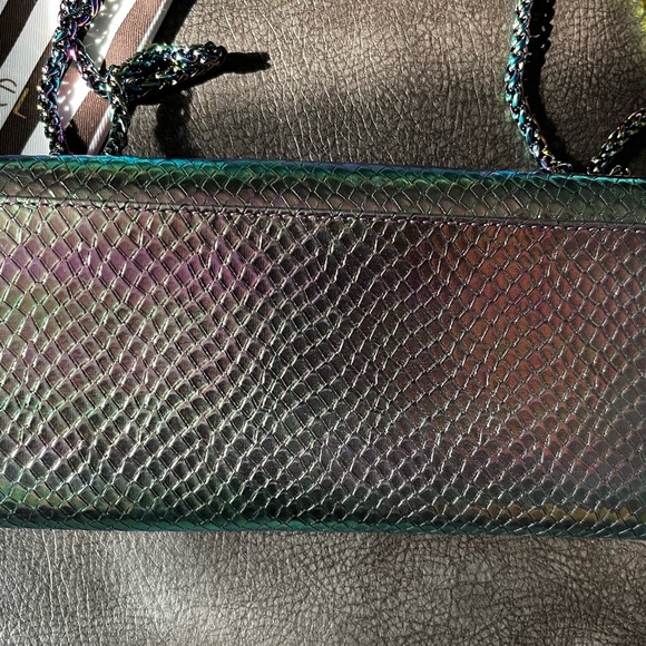HENRI BENDEL HOLOGRAPHIC Wallet on a Chain - Picture 8 of 11